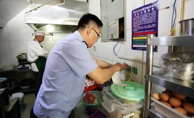 玉泉区食药局压实小餐饮“四化”监管 全面提升餐饮管理水平